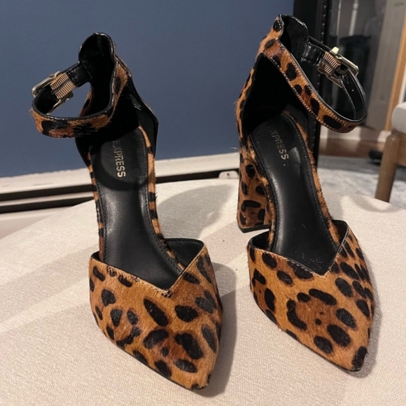 Express Leopard Pumps  with Ankle Strap - Picture 3 of 5